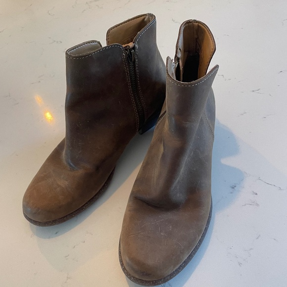 Clarks Shoes - Clarks Wilrose Frost Booties in Brown Leather Size 40